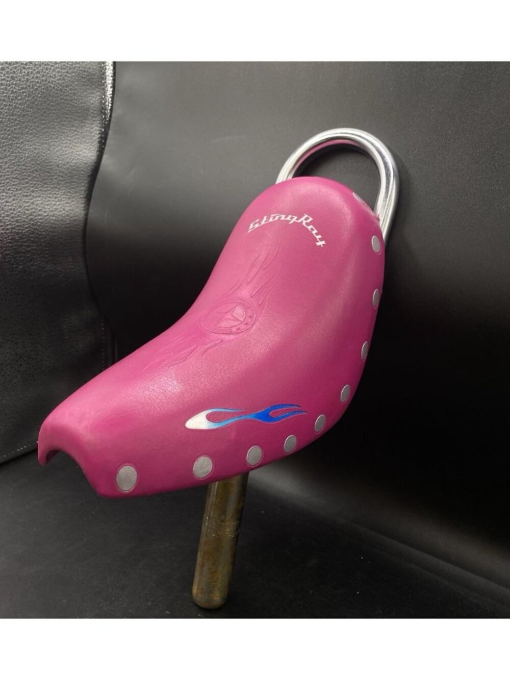 OCC Schwinn Stingray Chopper Pink Seat Saddle With Post 28.6 MM Junior - Picture 4 of 10